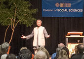 Over 400 people, including students, faculty, staff and community members, packed the Multi-purpose Room at Colleges Nine and Ten to hear Nobel laureate and “banker to the poor” Muhammad Yunus speak. Photos by Steve Kurtz.